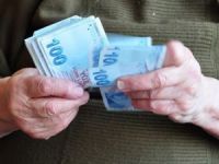 Emeklilere ayda 100 lira zam