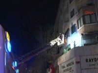 İstanbul'da 7 katlı binanın ana girişi çöktü